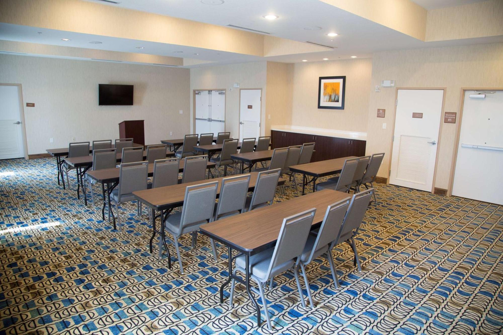 Hotel Hampton And By Hilton 3*